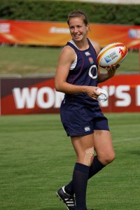 Emily Scarrat, joueuse du XV de la Rose., lors de la Coupe du Monde 2014. Par Pierre-Yves Beaudouin / Wikimedia Commons / CC-BY-SA-4.0