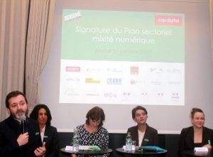 Stéphane Distinguin, président de Cap Digital ;Samia Ghozlane, directrice de la Grande École du Numérique ; Laurence Rossignol, ministre des Droits des femmes ; Najat Vallaud-Belkacem, Ministre de l’Éducation nationale, l’Enseignement supérieur et de la Recherche ; Axelle Lemaire, Secrétaire d’Etat chargée du Numérique