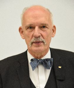 Janusz Korwin-Mikke en 2016. Par Adrian Grycuk -Travail personnel, CC BY-SA 3.0 pl.