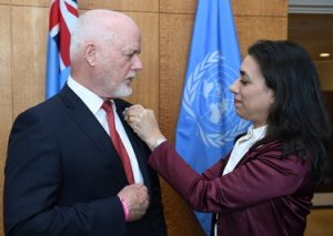 Peter Thomson, Président de l'Assemblée générale des Nations Unies, et Laura Elena Flores Herrera, représentante permanents du Panama. UN Photo/Evan Schneider