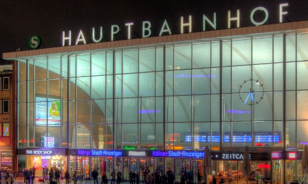 La gare centrale de Cologne, vue de la Cathédrale