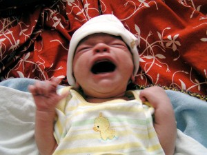 bébé pleure